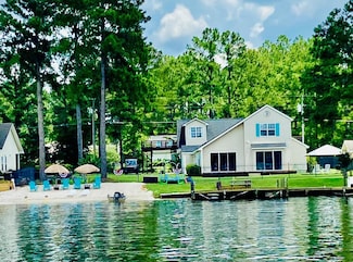 434 Island Dr, Douglas, GA 31535