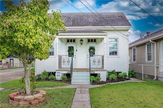 423 10th St, Gretna, LA 70053
