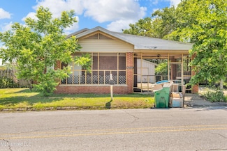 1810 Roosevelt St, Pascagoula, MS 39567
