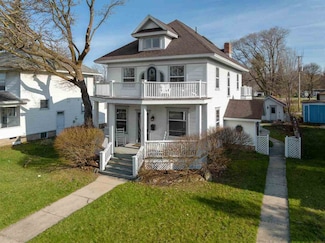 321 State St, Boyne City, MI 49712