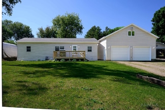 250 Copper Kettle Ln, East Dubuque, IL 61025