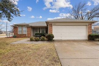 1101 NW Summercrest Blvd, Burleson, TX 76028