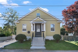 4 Harker Ave, Bristol, RI 02809