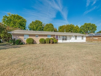 2326 SE 4th St, Grand Prairie, TX 75051