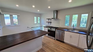 40 Beechwood Rd, Cresskill, NJ 07626