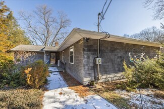 27 Newgate Rd, Oxford, CT 06478