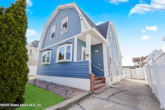 66 Bodine St, Staten Island, NY 10310