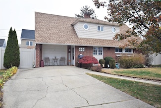 49 Cutter Ln, Levittown, NY 11756