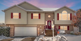 696 Admiral Dr, Chesterton, IN 46304