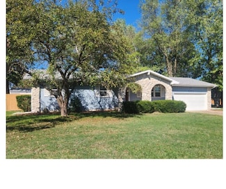 831 E Burford St, Marshfield, MO 65706