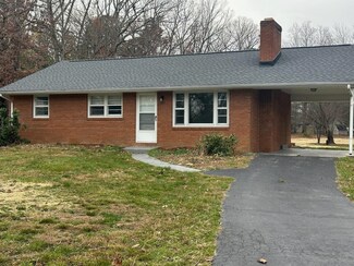 233 Dodge St, Stuarts Draft, VA 24477