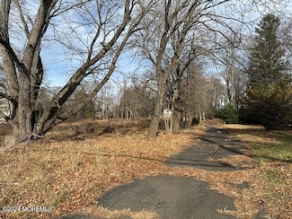148 Freehold Rd, Manalapan, NJ 07726