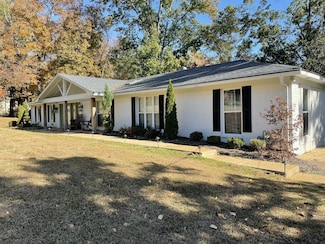 106 Edgewood Dr, Starkville, MS 39759