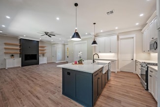 1054 Waters Edge Dr, Denison, TX 75020