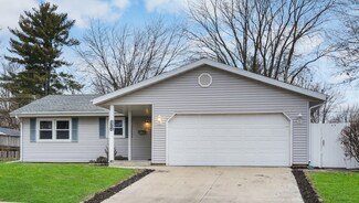 2304 E Country Squire Dr, Urbana, IL 61802