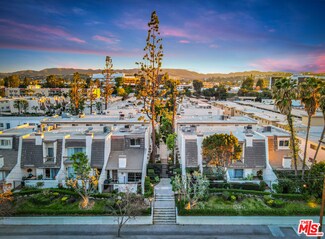18360 Collins St Unit C, Tarzana, CA 91356