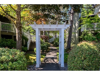 5056 Foothills Dr Unit F, Lake Oswego, OR 97034