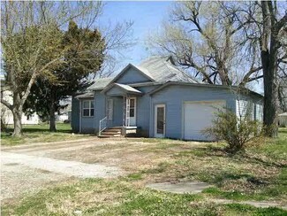 221 S Pine St, Howard, KS 67349