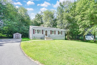 19 Ruthven St, Springfield, MA 01128