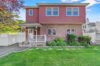 162 Lake Shore Dr, Mahopac, NY 10541