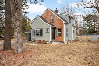 784 Mcknight Rd N, Saint Paul, MN 55119