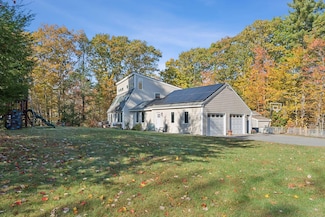 15 Susan Ln, Falmouth, ME 04105