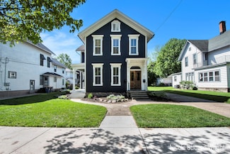 470 Crescent St NE, Grand Rapids, MI 49503