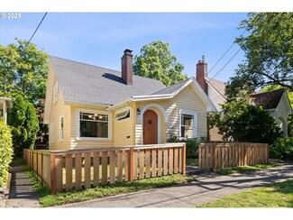 2213 SE Pine St, Portland, OR 97214