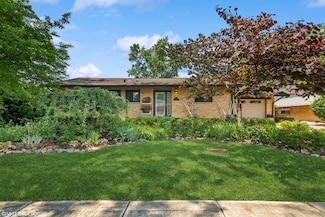 316 S Reuter Dr, Arlington Heights, IL 60005
