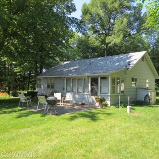 5443 Hill Ave, Watervliet, MI 49098