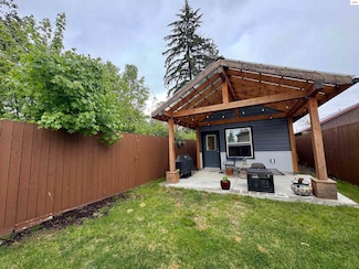 1203 Chestnut St, Sandpoint, ID 83864