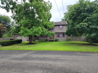 6 Gunn Geary Ln, Agawam, MA 01001