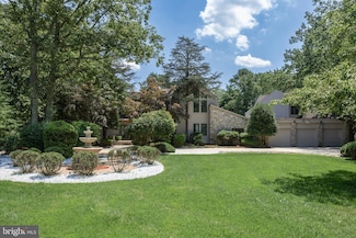 12 N Country Lakes Dr, Marlton, NJ 08053