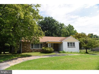 302 Saint Johns Cir, Phoenixville, PA 19460