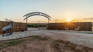 9464 Highway 6, Quanah, TX 79252