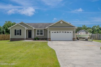 196 Great Neck Landing Rd, Hubert, NC 28539