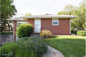 6538 Washington Ave, Windsor Heights, IA 50324
