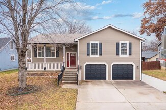 405 Carriage Crossing Rd, Lansing, KS 66043