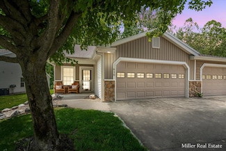 610 Riverwalk St Unit 18, Hastings, MI 49058
