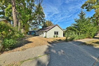 418 SE I St Unit A/B, Grants Pass, OR 97526