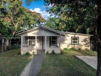 129 Flippen Ave, Avon Park, FL 33825