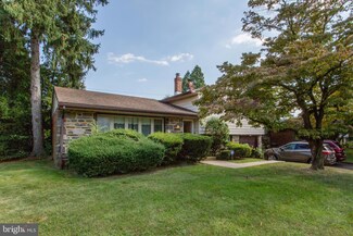9229 Pine Rd, Philadelphia, PA 19115