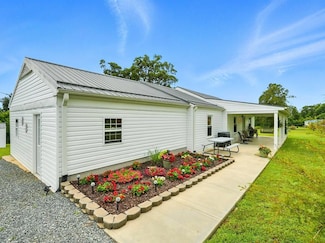 1085 Hunters Trail, Nathalie, VA 24577