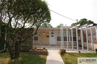 10 New Rd Unit 3, Kendall Park, NJ 08824
