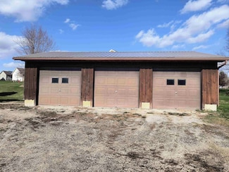 107 Parkview Dr, Decorah, IA 52101