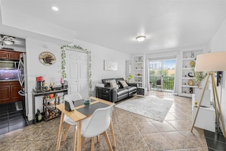 4705 NW 7th St Unit 4087, Miami, FL 33126