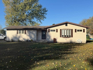 1209 S Willow Dr, Robinson, IL 62454