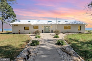 160 Shipwatch Ln, Reedville, VA 22539