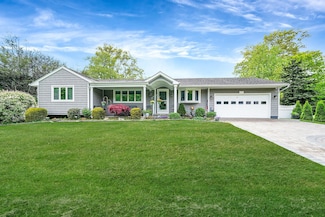 272 Bow Dr, Hauppauge, NY 11788