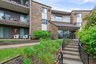 35 Nathan Ln N Unit 204, Plymouth, MN 55441